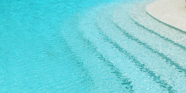 Rehabilitación / Reformas de Casas Santa Coloma de Gramenet · Instalación de Piscinas